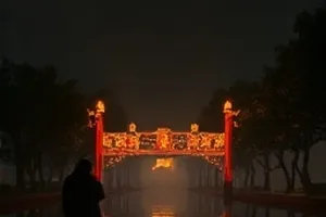 星轨档案封面，天文台穹顶与星空轨迹长曝光