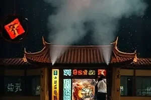 归港航线封面，清晨港口与冒热气的早餐摊
