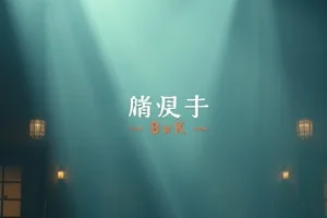 春日列车封面，樱花与穿行而过的绿皮车厢